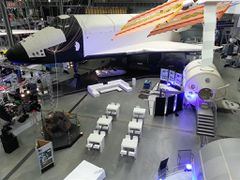 Brückentische und Loungelandschaft Vogelperspektive.jpg